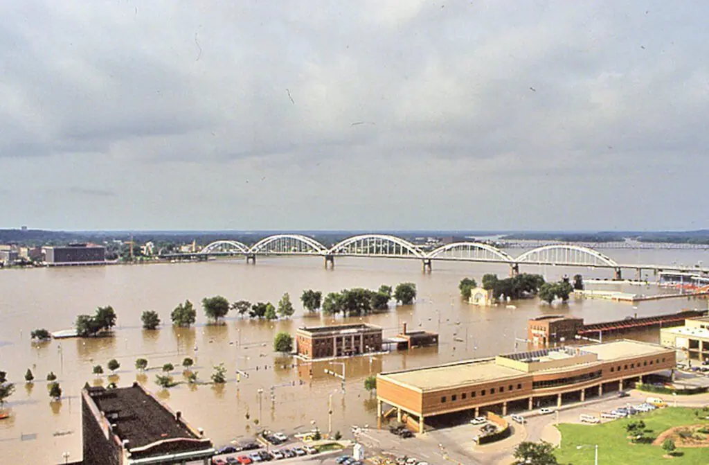 Grande enchente de 1993 no centro de Davenport, Iowa