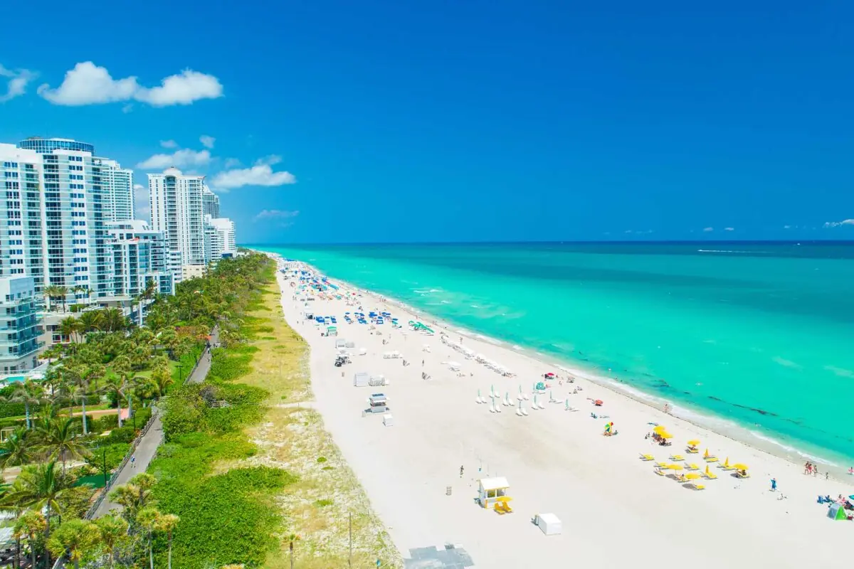 uitzicht op het strand van Miami in Florida, de warmste staat van de VS